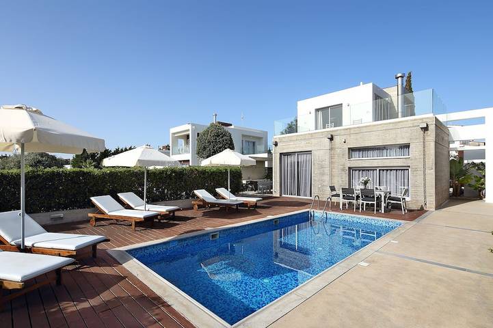 Holiday rental for 6 people, with garden and balcony in Paphos
