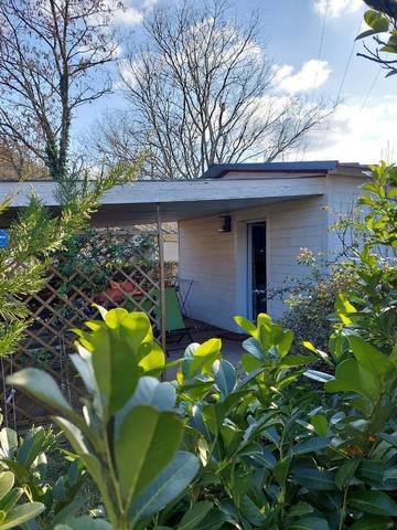 Gîte pour 4 personnes, avec bassin pour enfant et terrasse ainsi que jardin et piscine à Montréal (Rhône-Alpes)