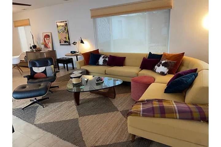 Vacation rental for 5 people, with hot tub and yard as well as pool, with pets in Oceanside