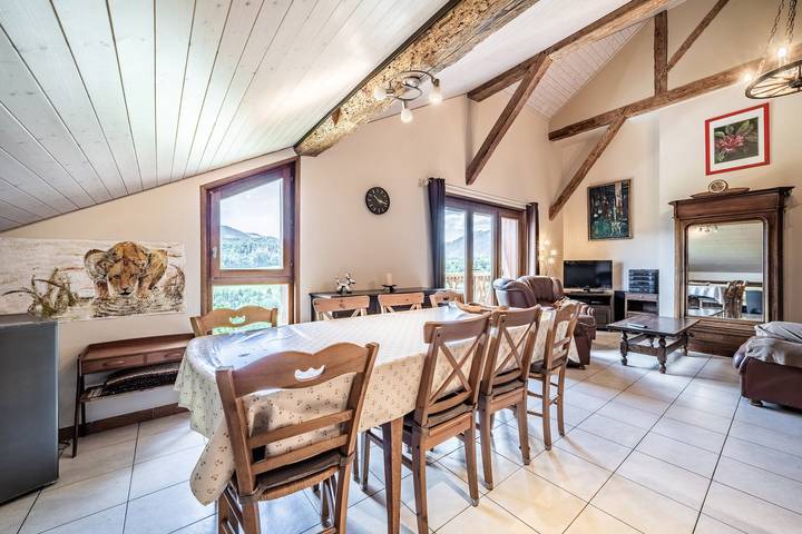 Renovated Farmhouse in Mieussy with Mountain View, Private Terrace and Wi-Fi in Mieussy, Bonneville området
