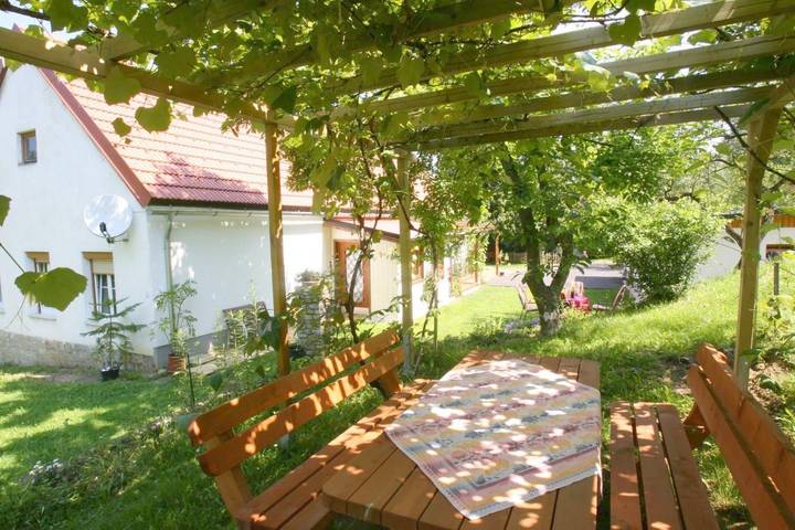 Ferienwohnung für 5 Personen, mit Terrasse und Garten sowie Ausblick in Güssing
