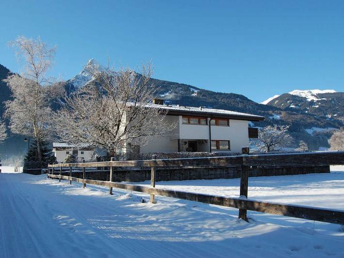 Ferienhaus für 11 Personen, mit Ausblick und Balkon sowie Garten und Sauna, kinderfreundlich