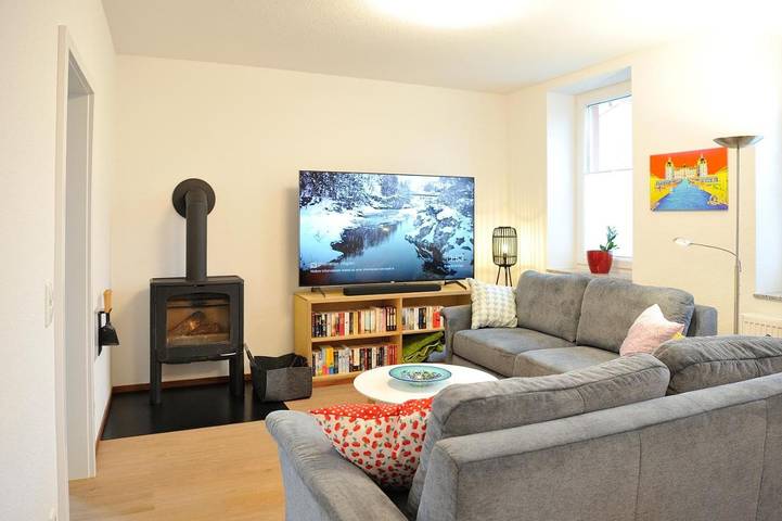 Ferienwohnung für 8 Personen, mit Terrasse und Garten sowie Sauna in Bernsdorf