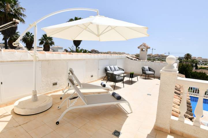 Villa for 8 personer med hage in Urbanizacion Fuentelegrales, Mijas