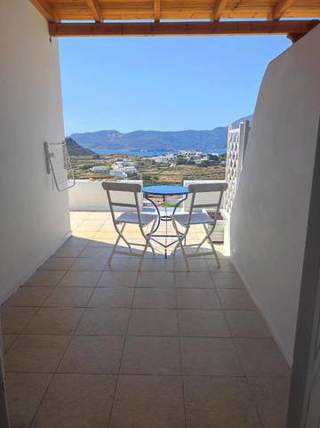 Maison d’hôte pour 2 personnes, avec jardin et vue dans Milos