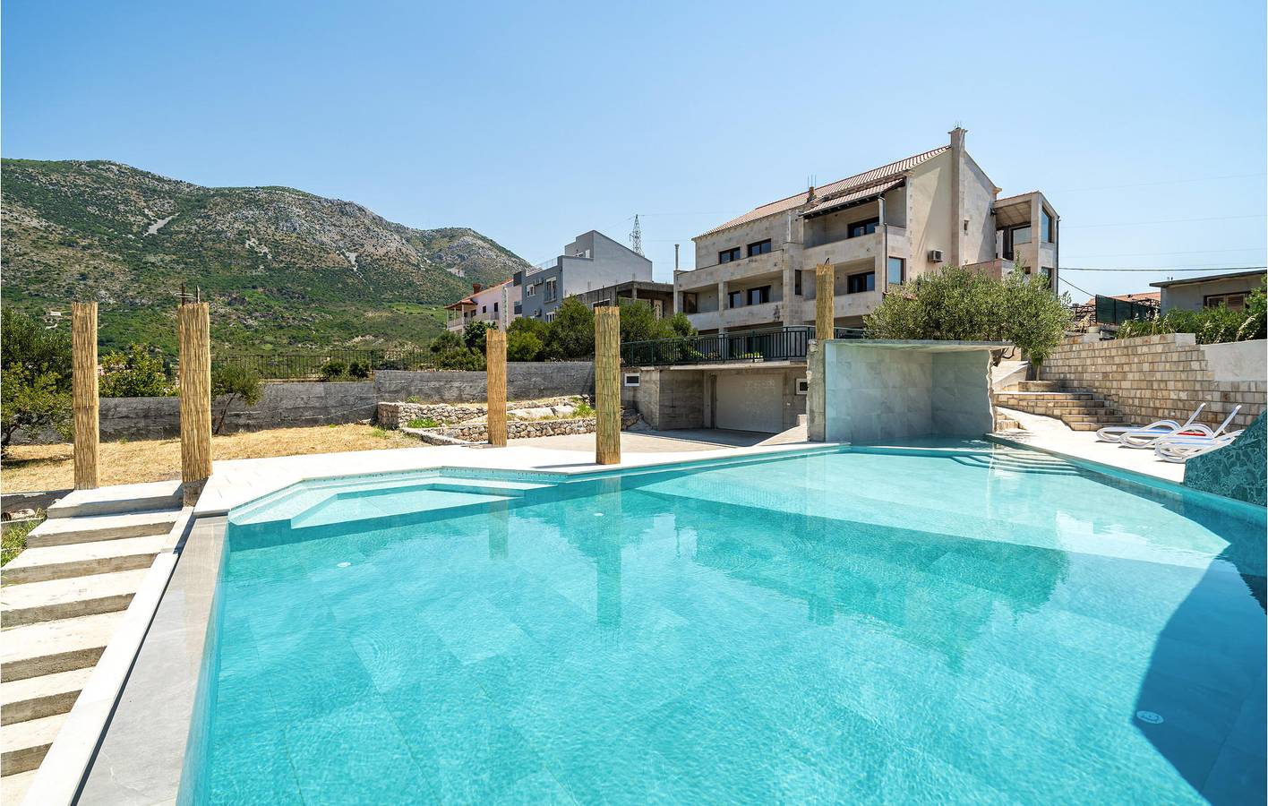 Charming 2-Bedroom Apartment with Pool, Wi-Fi, 500m to Beach in Cavtat, Cavtat (Dalmatia)