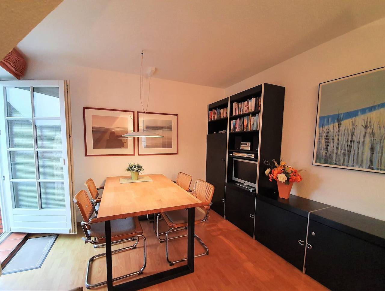 Ganze Wohnung, Allergikerfreundliche Ferienwohnung mit Balkon & Parkplatz in Wyk auf Föhr in Wyk auf Föhr (Stadt), Wyk auf Föhr