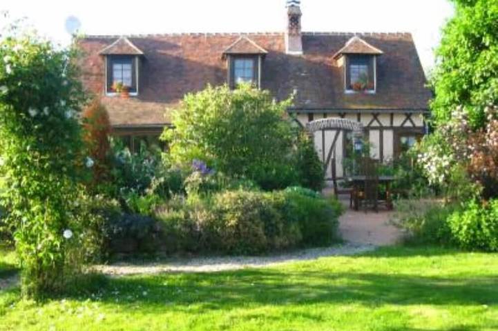 Location de vacances pour 6 personnes, avec jardin et terrasse à Chéronvilliers