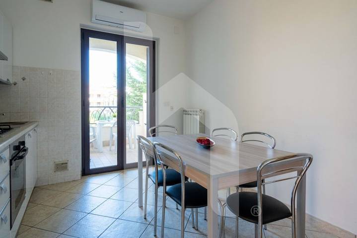 Gîte pour 6 personnes, avec piscine et balcon/terrasse à Pineto - 4