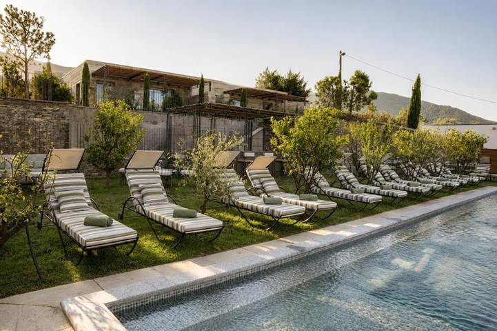 Hôtel pour 2 personnes, avec Terrasse ainsi que Jardin et Piscine