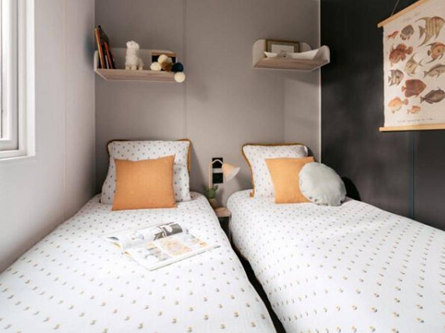 Camping Clair de Lune - Mobilhome 4 personnes - Créole vue mer 32m² in La Madrague, Hyeres