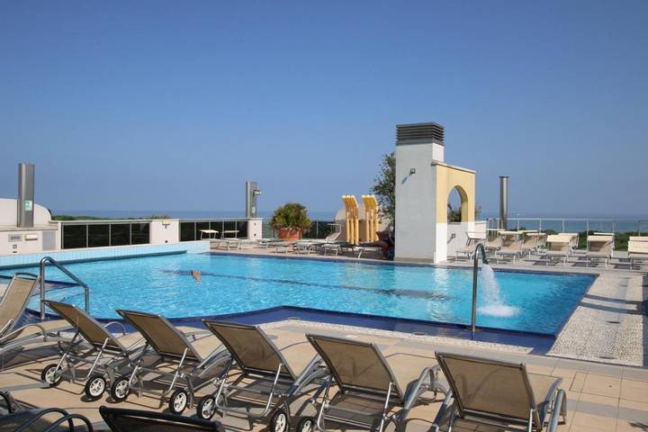 Hotel für 2 Personen, mit Balkon und Whirlpool sowie Terrasse und Kinderpool in Eraclea Mare