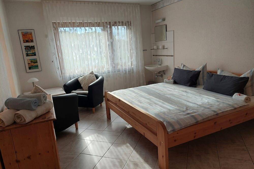 Ganze Wohnung, Ferienwohnung 'Osterwiese' mit privater Terrasse, privatem Garten und Wi-Fi in Weilburg, Lahntal