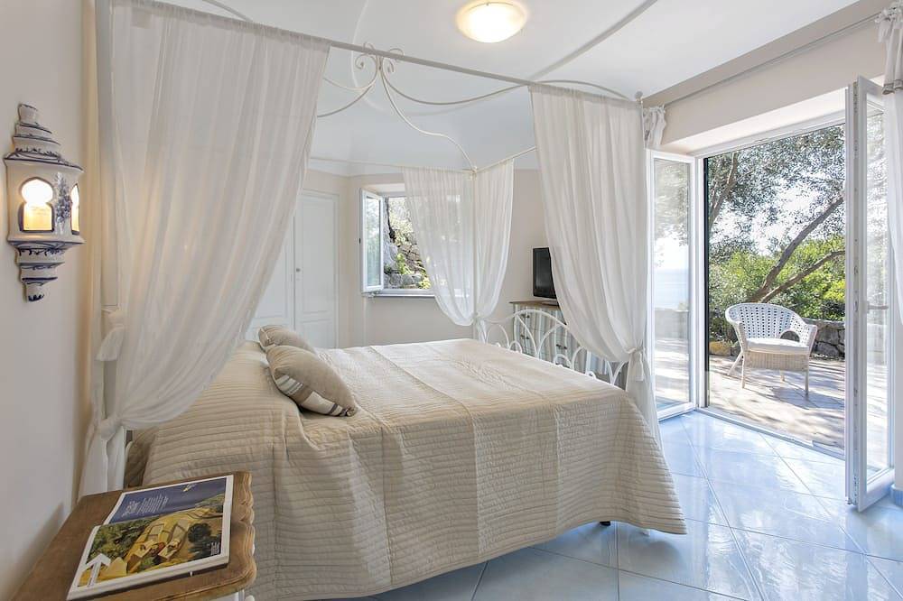 Villa de lujo con piscina panorámica en Ischia, cerca de la costa de Amalfi in Forio, Ischia
