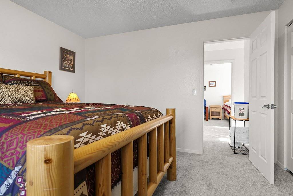 Moose Meadows Close to Airport, centrally located ; private entrance in Anchorage, Alaska