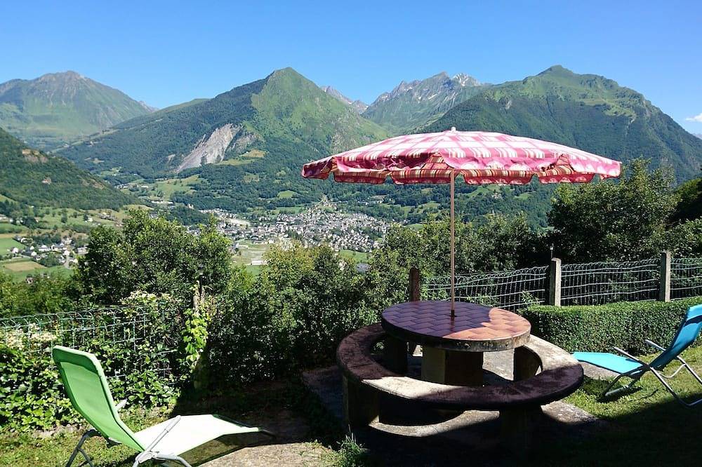 Appartement entier, Studio de plain-pied avec vue sur la vallée de Luz St Sauveur - jardin privé in Sazos, Parc national des Pyrénées