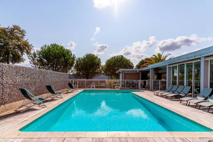 Hôtel pour 4 personnes, avec piscine et jardin, animaux acceptés