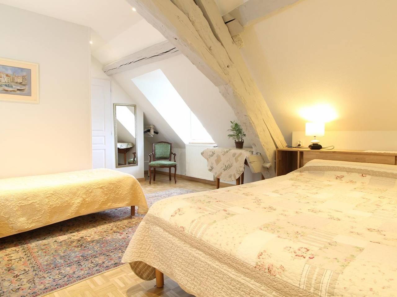 Quiet Burgundy house with courtyard and Wifi in Puligny-Montrachet, Beaune region