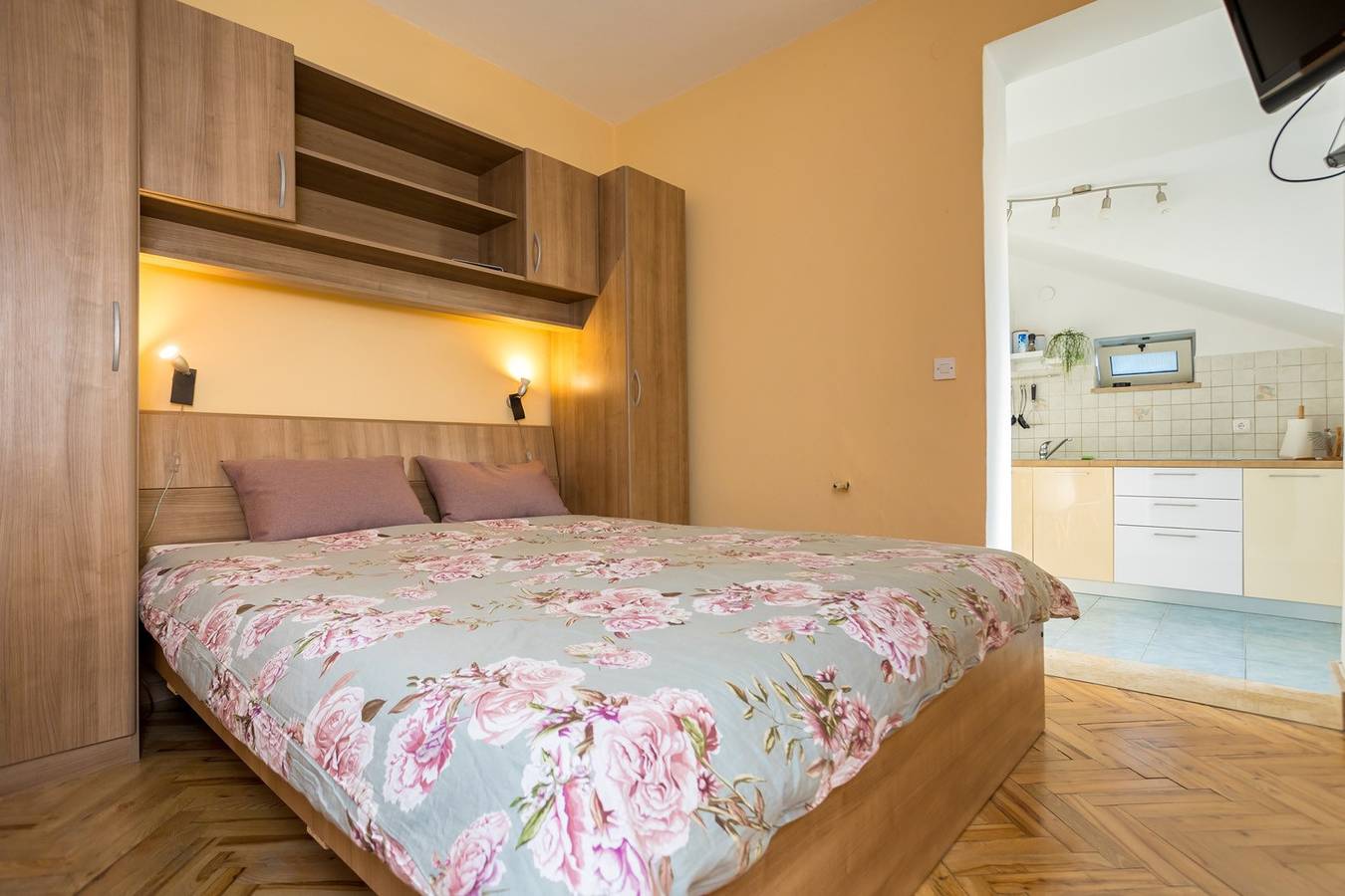 Ganze Wohnung, Kleines Apartment für 2 mit Wlan und Klimaanlage in Malinska in Malinska-Dubašnica, Krk