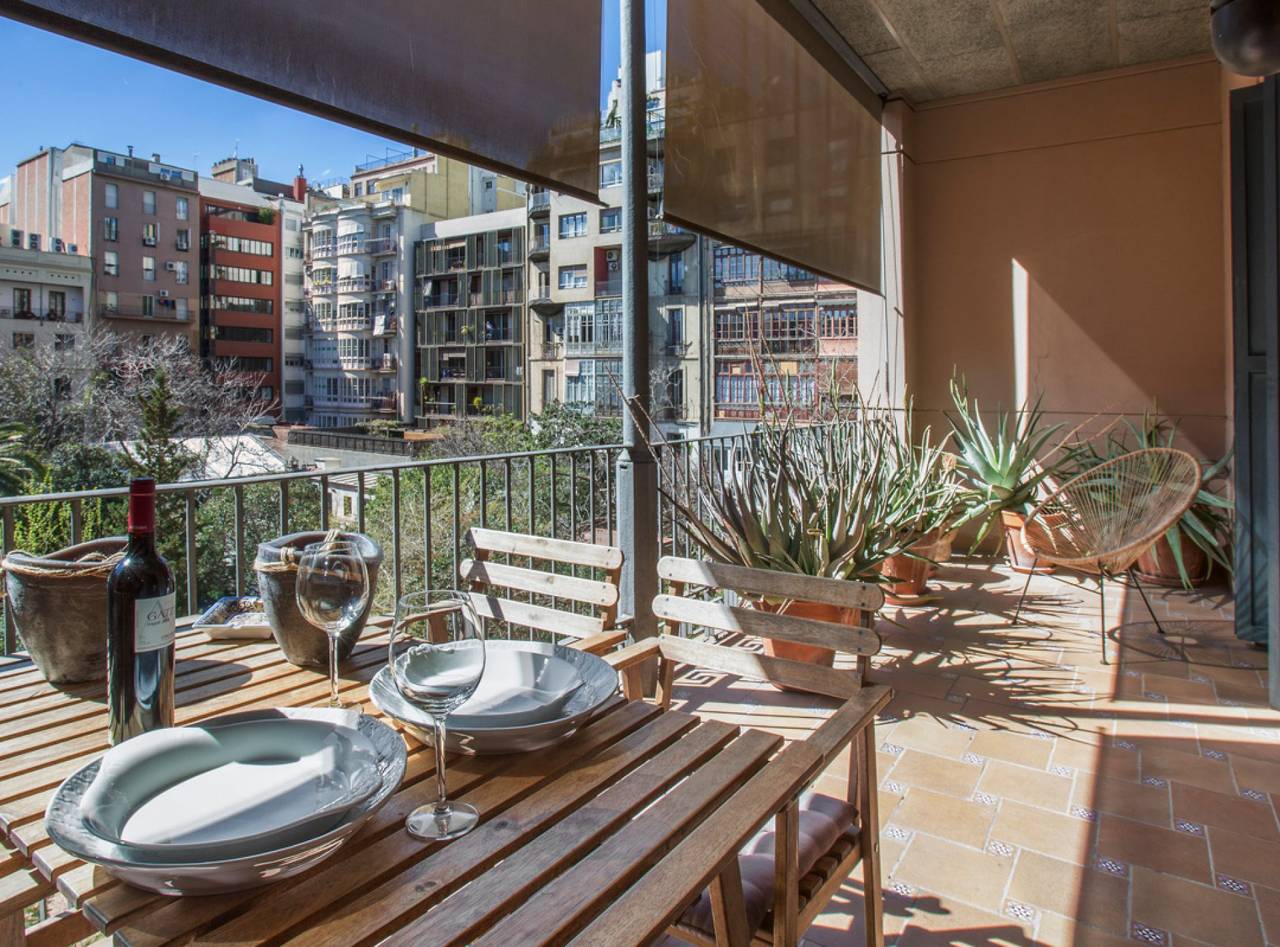 Entire apartment, Style Exclusive apartment with views to Casa Mila in Barcelona Centre, Barcelona