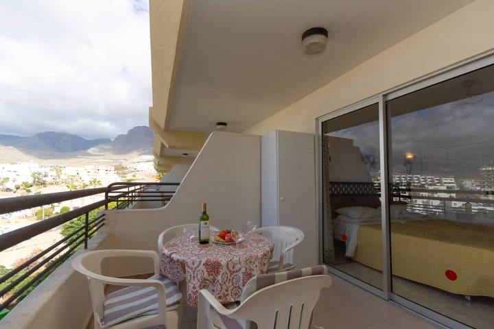 Gîte pour 3 personnes, avec balcon/terrasse et piscine, adapté aux familles à Costa Adeje - 4