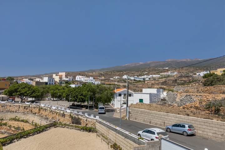 Apartamento entero, Apartamento de vacaciones 'Casa Abona' con vistas al mar, terraza privada y Wi-Fi in La Sabinita, Arico