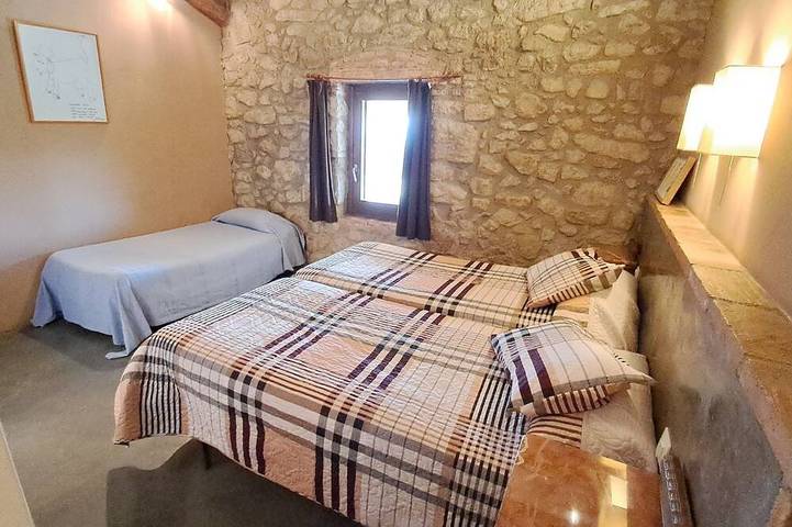 Location de vacances pour 8 personnes, avec jardin ainsi que piscine et terrasse à Olvan - 3