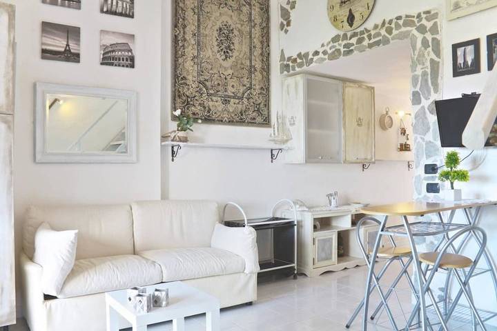 Location de vacances pour 8 personnes, avec terrasse ainsi que piscine et vue dans Sole Ruiu