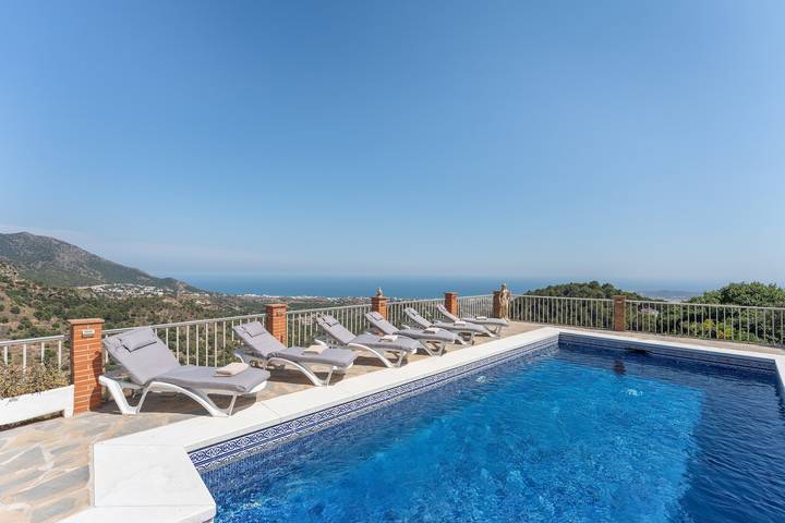 Villa 'Secreta' with Sea View, Wi-Fi, and Air Conditioning in Mijas Pueblo, Mijas
