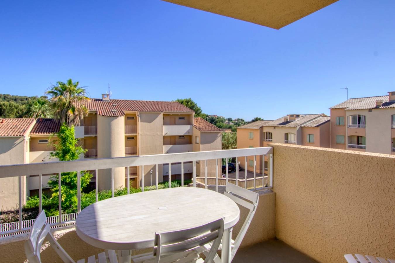 Ganzes Studio, Spacious new studio apartment, close to the sea in Sanary-sur-Mer, Toulon Region