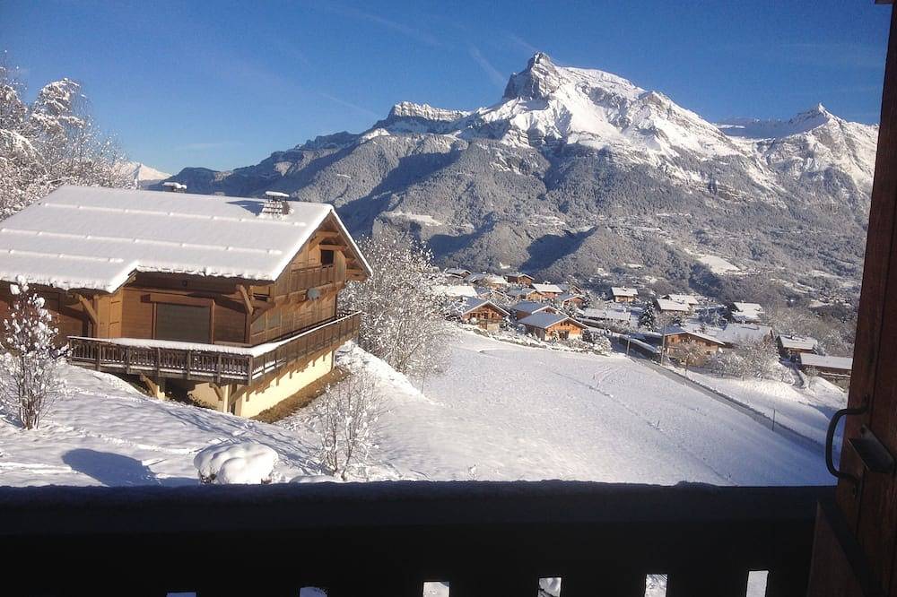 Entire apartment, Apartment sleeps 6 with mezzanine in Combloux, Pays du Mont-Blanc