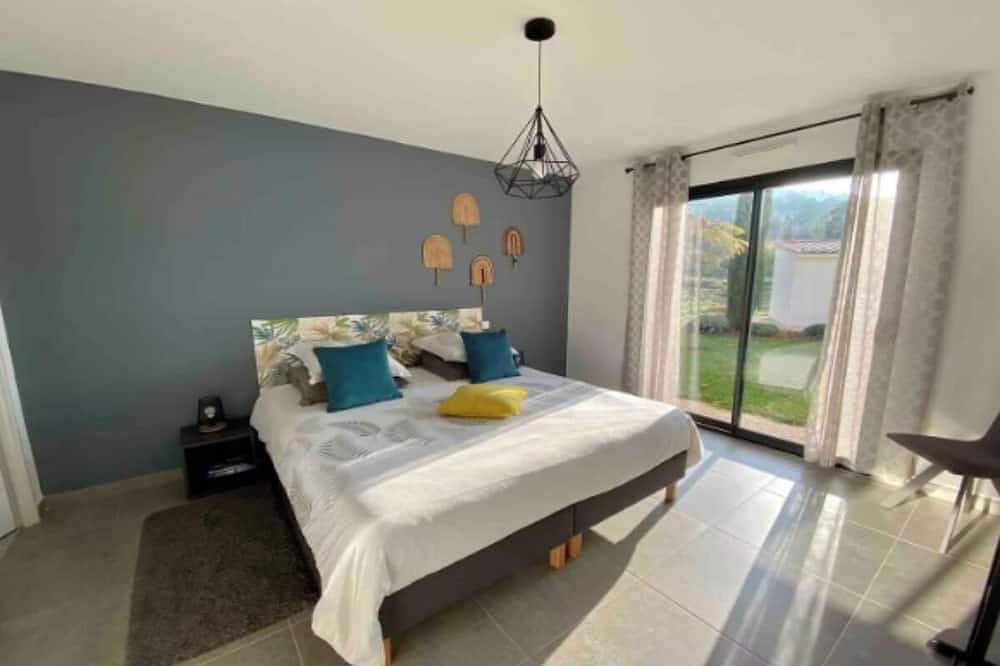 Appartement entier, Modern Villa with Pool & Vineyard Views – Heart of Provence in Le Puy-Sainte-Réparade, Région d'Aix-en-Provence