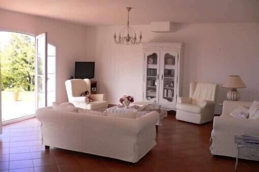 Villa avec piscine, vue sur la mer, pour 6 personnes , soigneusement décorée in Lumio, Région de Calvi