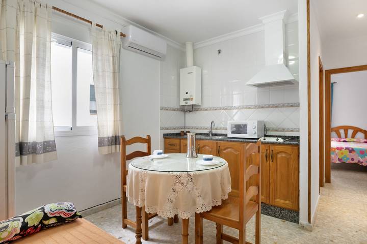 Apartamento inteiro, Apartamento 'Casa Paqui Bustos 2' com Wi-Fi e Ar Condicionado in Playa de los Bateles (Conil de la Frontera), Conil de la Frontera