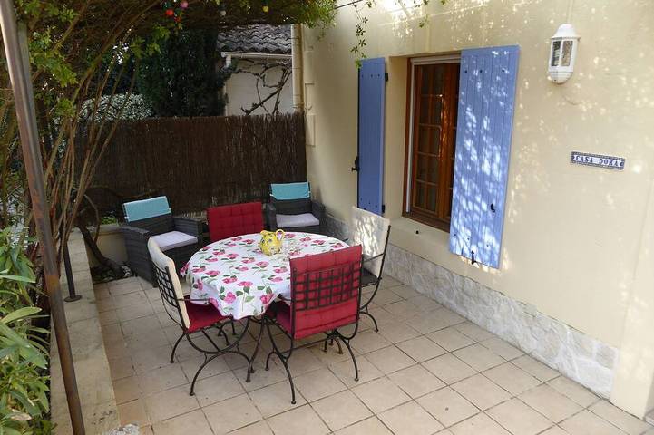Ferienwohnung für 4 Personen, mit Balkon und Garten sowie Pool