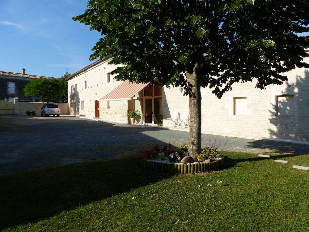 Lucas - Chambre 1 in Saint-Maxire, Région de Niort