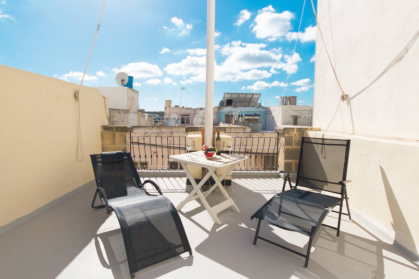 Well Located Townhouse & Courtyard Kalka in Kalkara, Malta