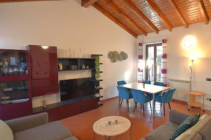 Villa für 7 Personen, mit Balkon und Whirlpool sowie Terrasse und Garten in Comune di Luino - 3