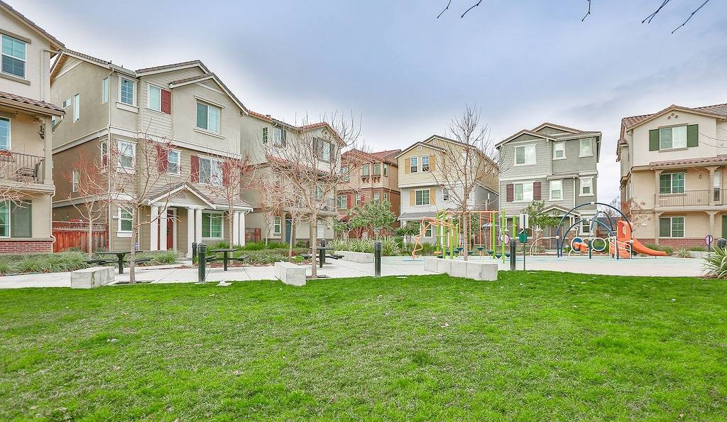 Newer Spacious Detached Home in Gated Community ~ Amenities Galore! in Hayward (CA), Alameda County