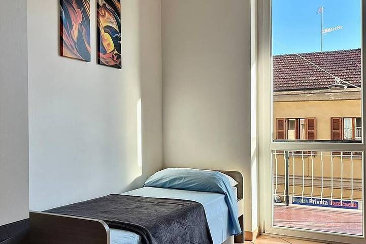 Appartement entier, Spacious apartment just a stone's throw from downtown in Arona (Lago Maggiore), Commune de Arona