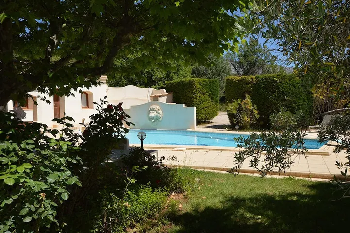 Villa for 10 people, with terrace and garden - 1