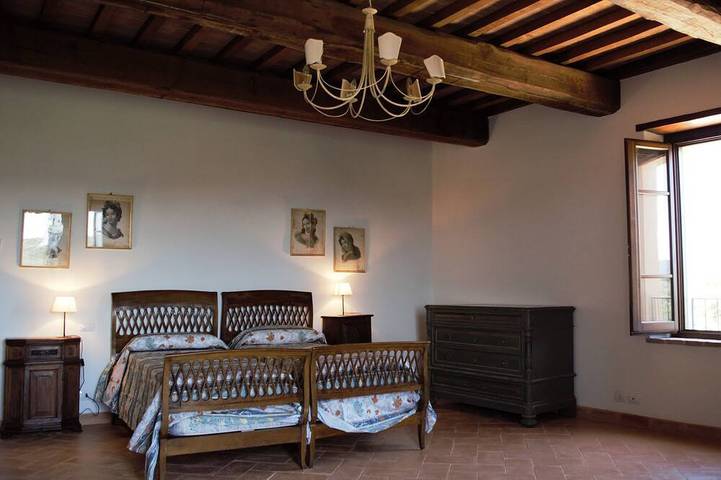 Château du XIIIème siècle surplombant une vallée non contaminée. in Gualdo Cattaneo, Province de Pérouse