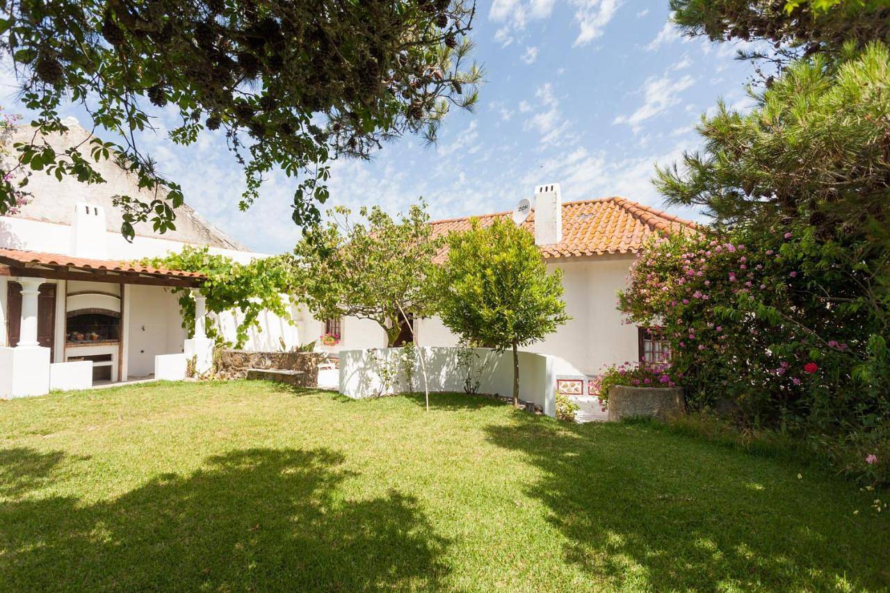 Three-Bedroom House in São Pedro da Cadeira, Distrito de Lisboa