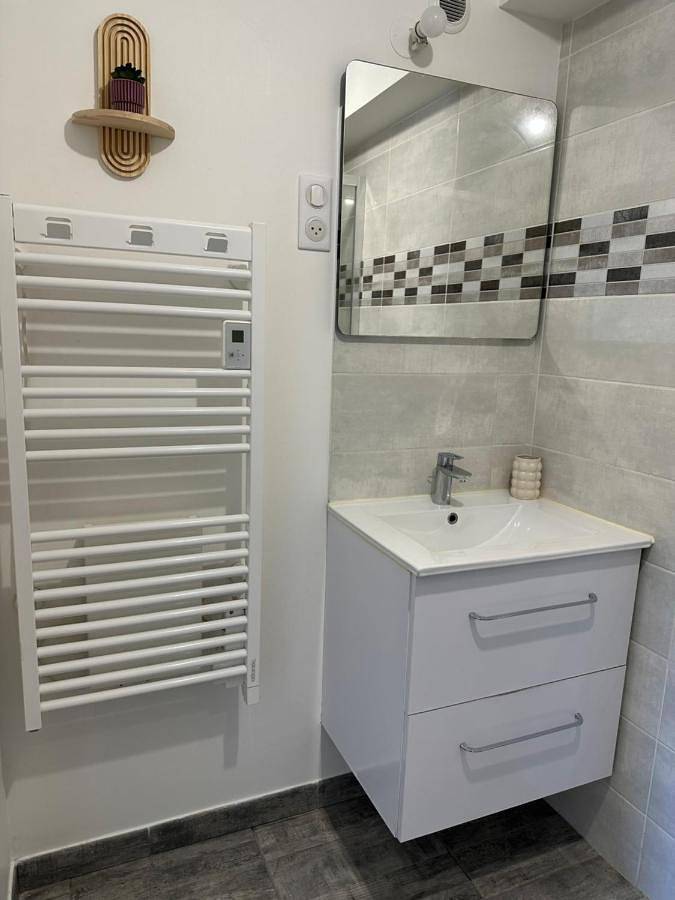 Gîte pour 4 personnes, avec terrasse à Château-Arnoux-Saint-Auban - 2