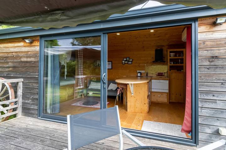 Hel semesterlägenhet, Null 'Tiny House' with Private Garden and Air Conditioning in Auriac-du-Périgord, Périgord Noir