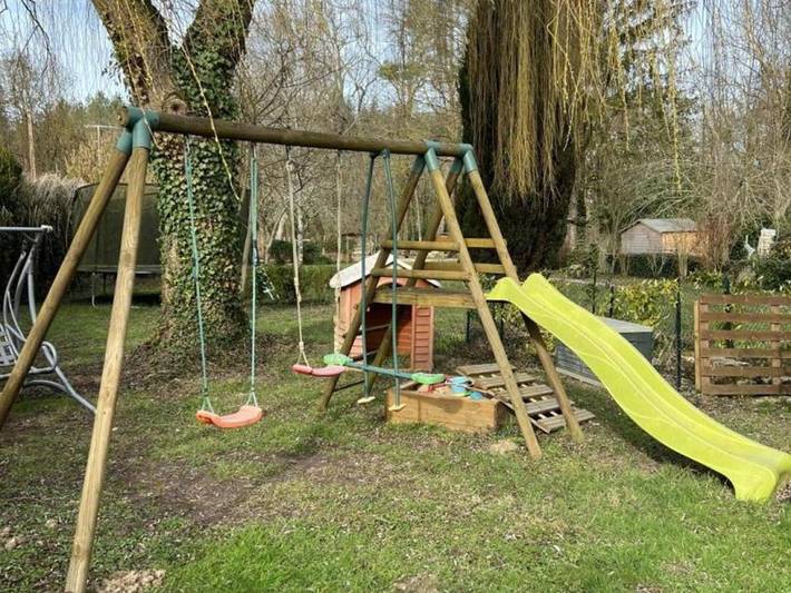 Location de vacances pour 6 personnes, avec jardin et terrasse à Vallières-les-Grandes - 4