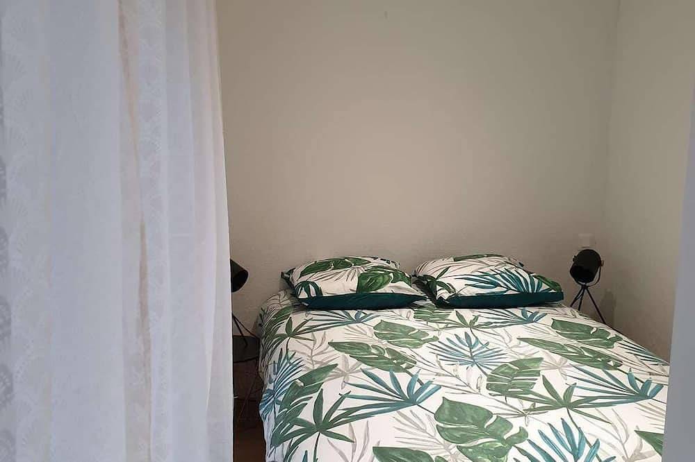 Entire apartment, Nice T2 downtown, courtyard, air conditioning in Angoulême, Charente