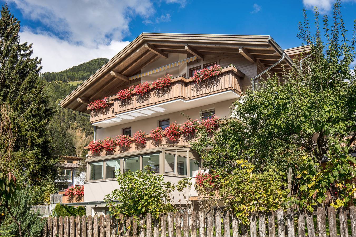 Geheel appartement, Vakantiewoningen Silva Klausberg met bergzicht, wifi, tuin, terras & balkon in San Giovanni Valle Aurina, Ahrntal