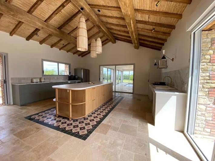 Villa pour 15 personnes, avec jacuzzi ainsi que piscine et jardin, adapté aux familles - 1