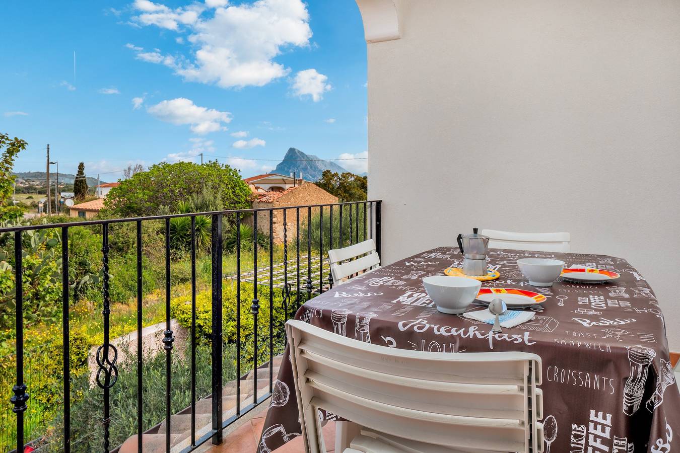 Appartamento intero, Appartamento 'Il Glicine' vicino al mare con terrazza e A/C in Vaccileddi, Loiri Porto San Paolo